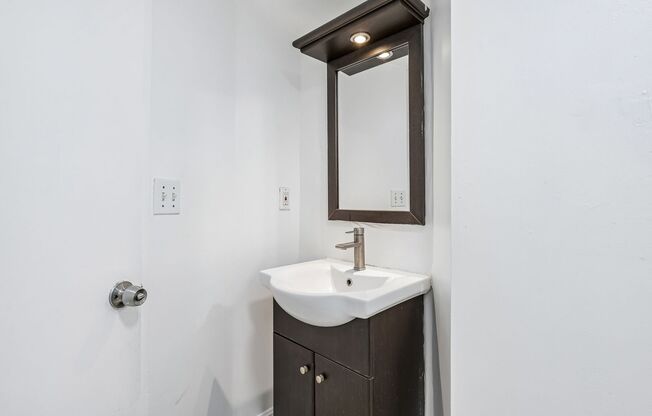1 bed, 1.5 baths, 866 sqft, $1,900, Unit L- 504