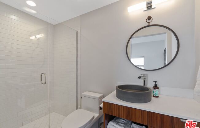 611 N Bronson Ave Apt 10