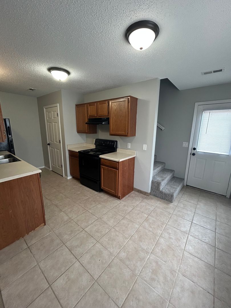 3501 SW Landau Ct Apt 1 &amp; 2