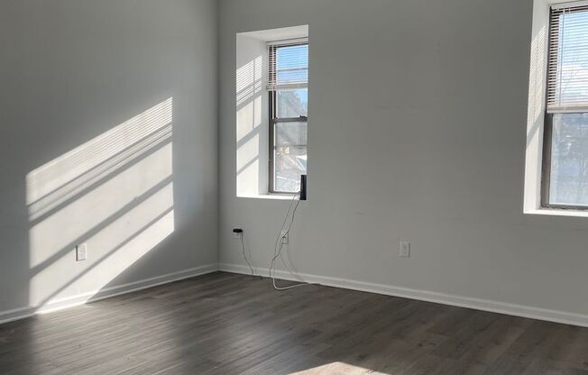 10 W Goepp Street