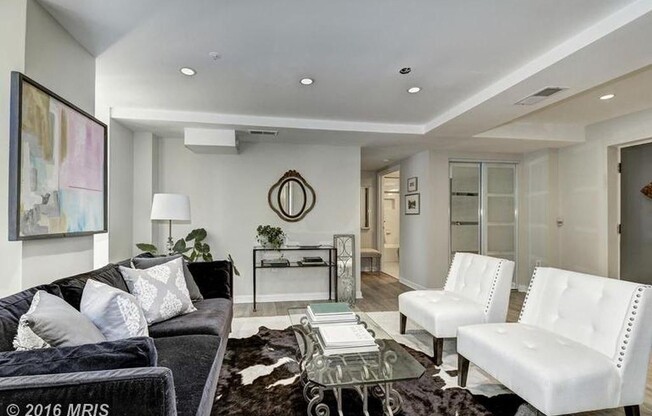 Available Now! 2 Bedroom Condo in Adams Morgan! 10 Minute Walk to Redline Metro!
