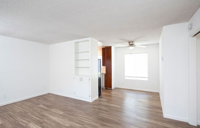 *OPEN HOUSE: 6/7 1:30-2:30PM*  Pacific Beach 2 Br with Assigned Parking and Patio!