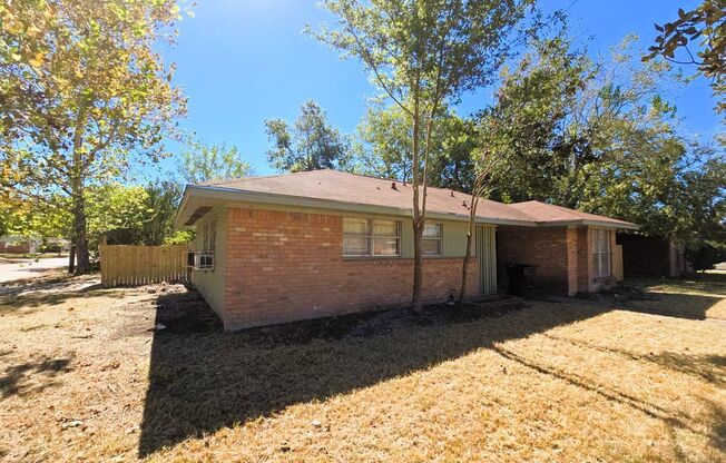 3 beds, 2 baths, $1,595