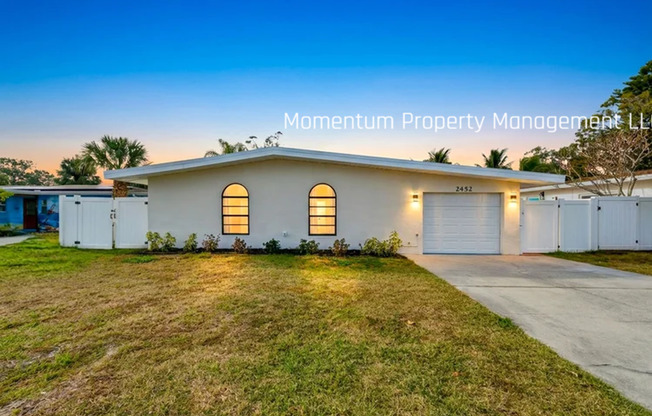 Gorgeous 4 Bedroom in Dunedin! Full Upgraded w/ a Pool!! AVAILABLE FOR IMMEDIATE MOVE IN!!