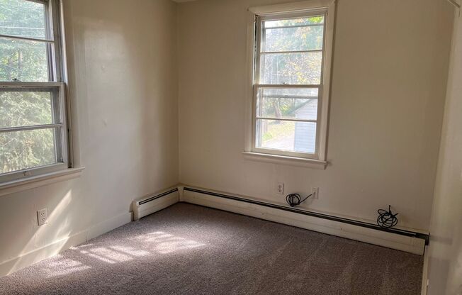 4 beds, 1 bath, $1,000