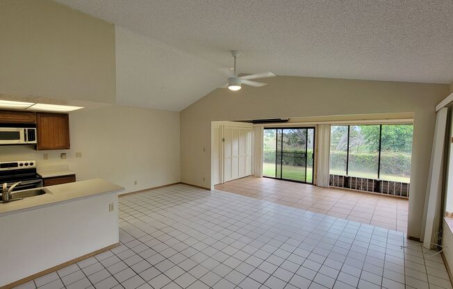 Wailuna 3 Bedroom 2 Bath Townhome w/ Single Car Garage