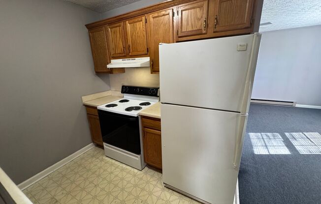 1 bed, 1 bath, 560 sqft, $715, Unit H61