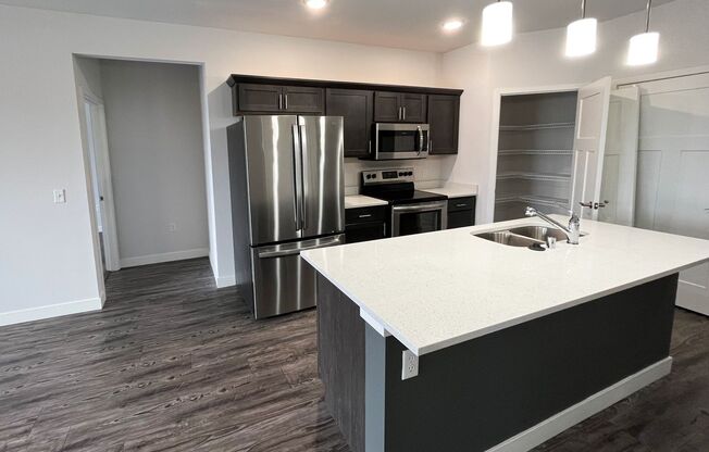 1 bed, 1 bath, 828 sqft, $1,610, Unit 4880-201