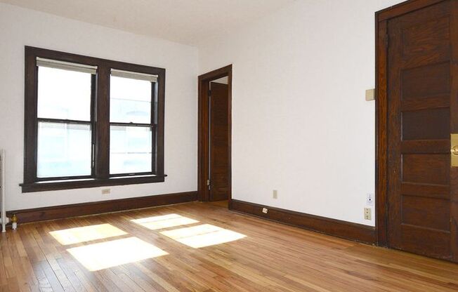 1 bed, 1 bath, 410 sqft, $910, Unit 13 - 25