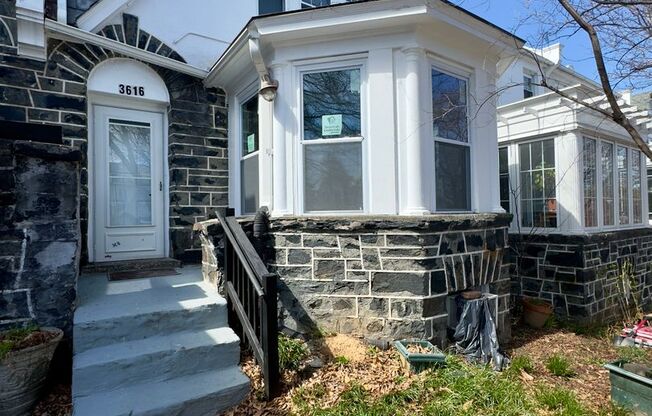 Charming 3 Bedroom/2 Bathroom Townhome in Ednor Gardens-Lakeside, MD!