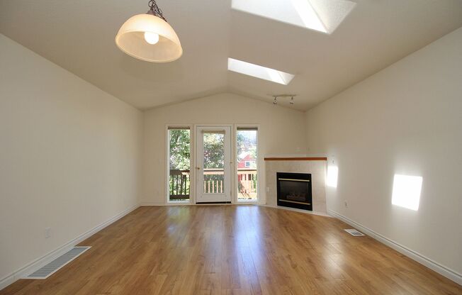 Spacious 2 Bedroom Rowhouse in the Heart of Happening Kerns!