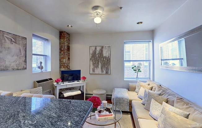 2 beds, 1 bath, 700 sqft, $3,795, Unit 18