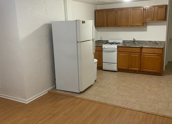 Studio, 1 bath, 999 sqft, $1,450, Unit 7