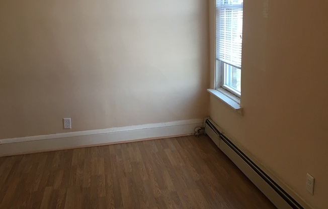 1 bed, 1 bath, 633 sqft, $875, Unit 8