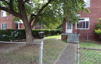 Recently Remodeled 2BR/1BA Three-Level Duplex in Arlington