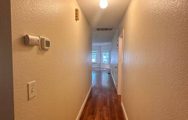 2 beds, 1 bath, 750 sqft, $1,995, Unit 1219 1/2 E St