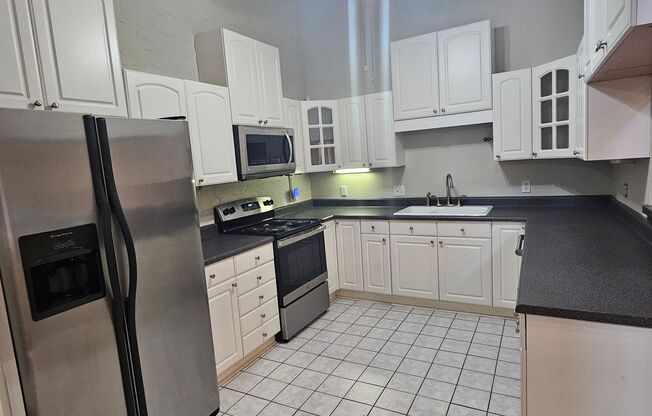 1 bed, 1 bath, 1,100 sqft, $1,950, Unit 601 Saint Joseph Street