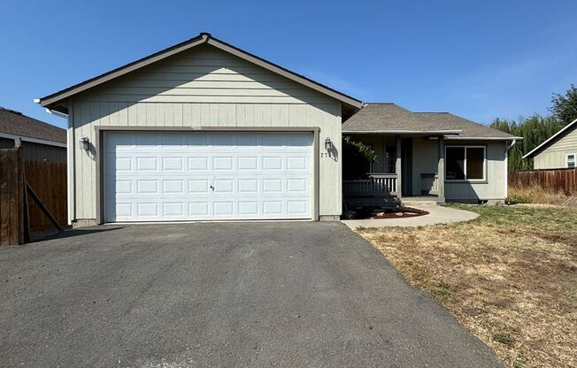 Modern 3BR/2BA Rental with Large Kitchen & Living Room