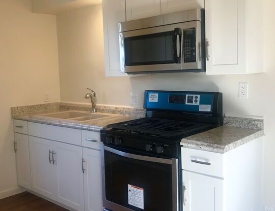 2 beds, 1 bath, 616 sqft, $1,950, Unit 3/4