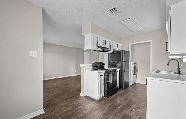 2 beds, 1 bath, 815 sqft, $1,370, Unit 304 A