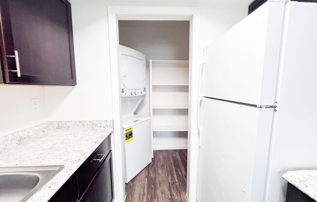 2 beds, 1 bath, 950 sqft, $1,225, Unit 107