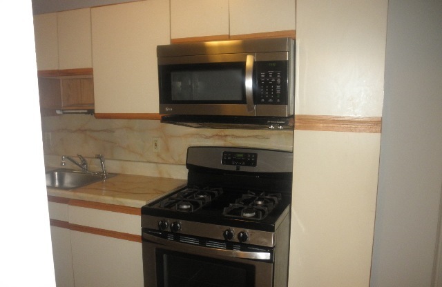 3 beds, 1 bath, $1,400