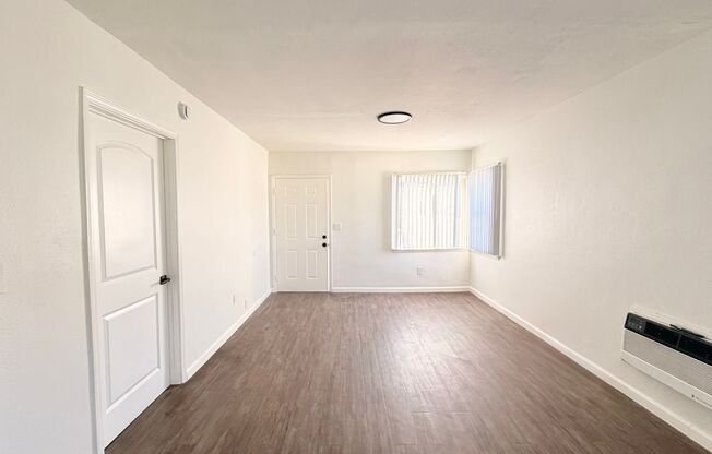 10514 1/2 S VERMONT AVE