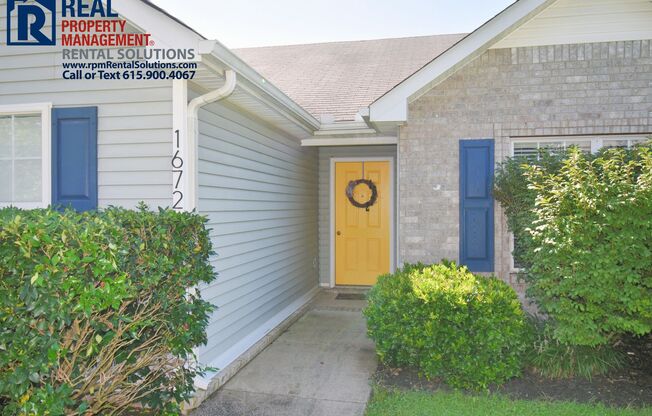 Adorable 3 bd house in the heart of Murfreesboro! Attached Garage and washer and Dryer included!