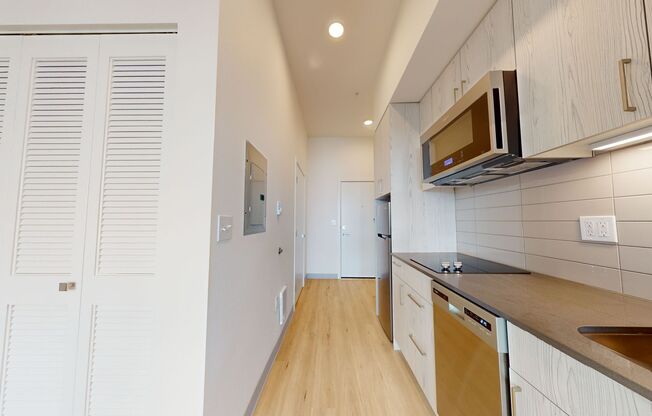 Studio, 1 bath, 343 sqft, $1,305, Unit 114