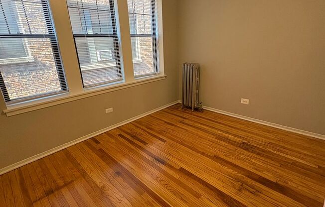 3 beds, 1 bath, 1,003 sqft, $1,250, Unit CA 143.5-2W