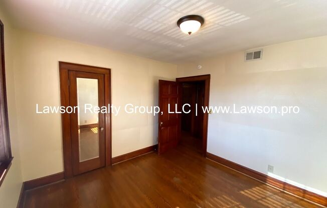 2 beds, 1 bath, 900 sqft, $1,275, Unit BensonFranklin - 04