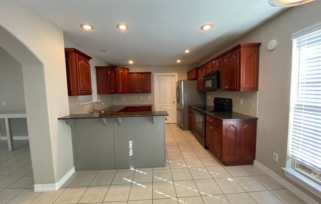 3 beds, 2 baths, $1,595