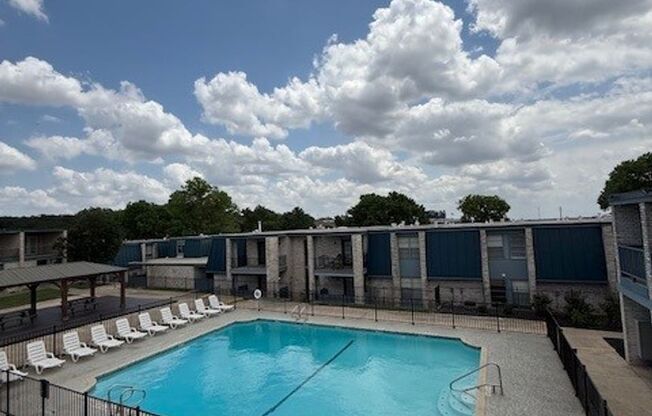 2 beds, 1.5 baths, 1,156 sqft, $1,250, Unit 15-1501
