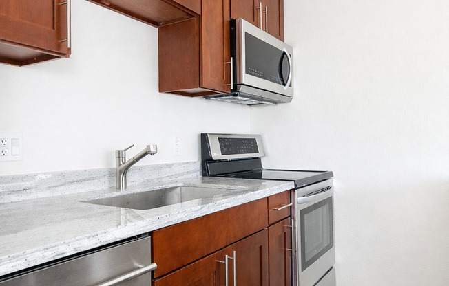 3 beds, 1 bath, 980 sqft, $2,995, Unit R-412