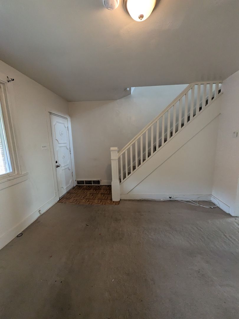 2 bed 1 bath home with large living room and yard!