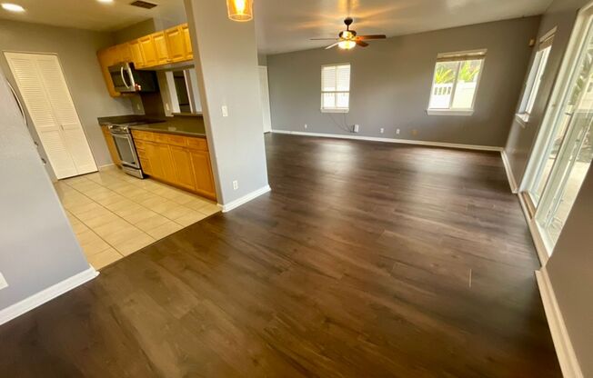 4 bedroom, 2.5 bath, Mountain and Ocean Balcony Views, Solar Panels