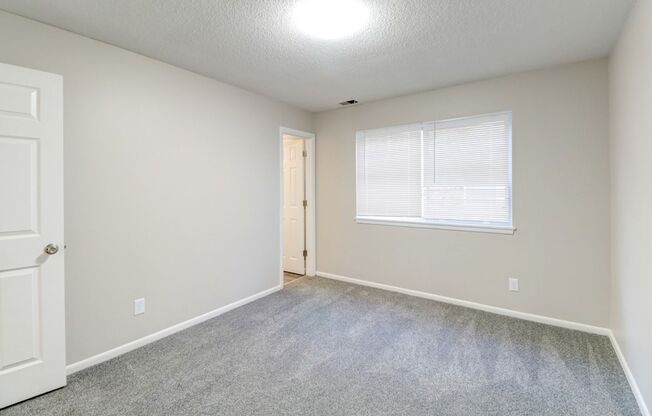 3 beds, 1.5 baths, $1,300, Unit 1527-03