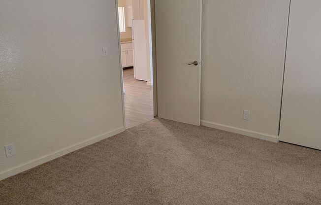 2 beds, 1 bath, 975 sqft, $1,300, Unit 188