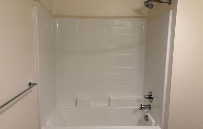 2 beds, 2 baths, 890 sqft, $2,615, Unit 410