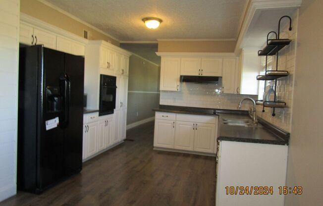 3 beds, 2 baths, $1,350