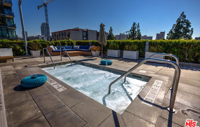1 bed, 1 bath, 970 sqft, $2,700, Unit 707