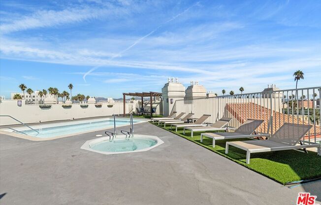 2 beds, 1 bath, 979 sqft, $2,850, Unit 122