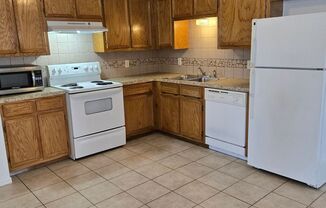 3 beds, 2 baths, $1,350, Unit Unit B