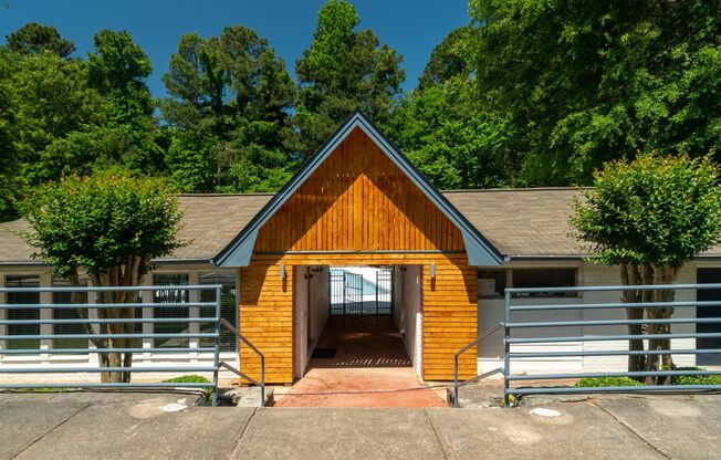 3 beds, 1.5 baths, 1,200 sqft, $1,599, Unit 05C