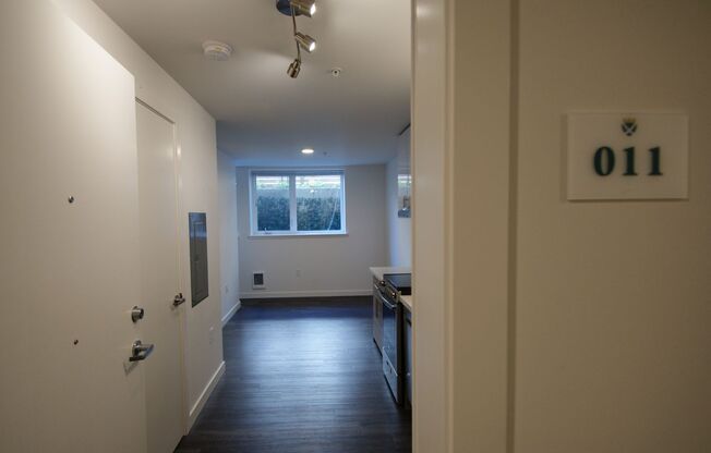 Studio, 1 bath, 368 sqft, $1,395, Unit 11 NEW