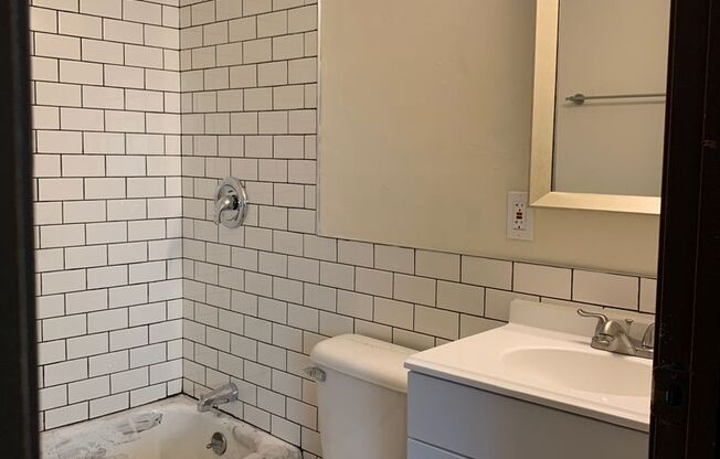 Studio, 1 bath, $725, Unit 08