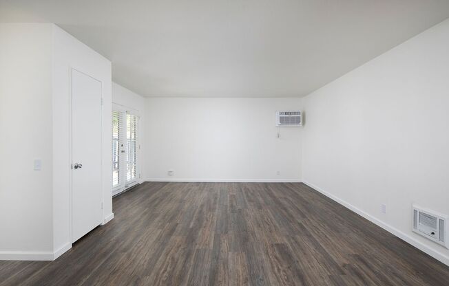 1 bed, 1 bath, 725 sqft, $1,975, Unit 78