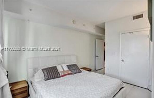 2 beds, 2 baths, 1,058 sqft, $3,200, Unit 253 NE 2nd St appt 903 (A11706080)