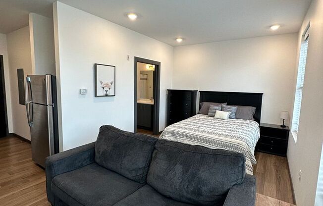 Studio, 1 bath, 400 sqft, $1,565, Unit 126 - Furnished