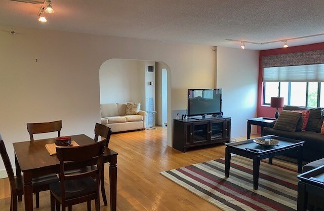 1 bed, 1 bath, 947 sqft, $3,450, Unit 711